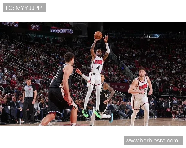 雄鹿客场大胜火箭，继续保持领先地位