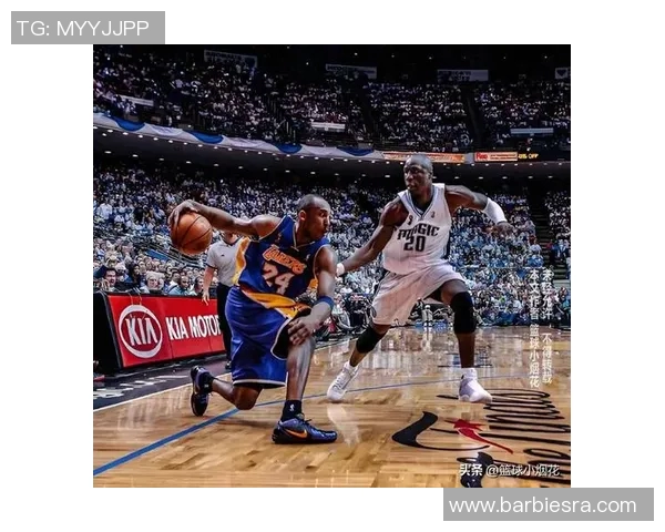 科比在对阵黄蜂时的经典扣篮瞬间回顾与精彩解析
